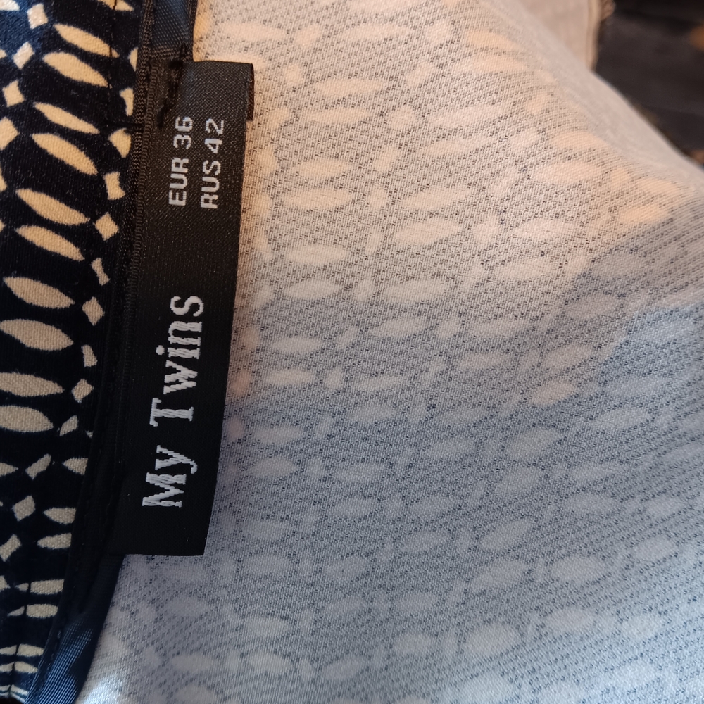Chic Patterned Dress - Picture 2 of 7